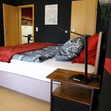 35Qm 4 Personen Ferienwohnung Zentral! Kino! Kueche! Wallbox! Raeder, Eg Trier Exterior photo